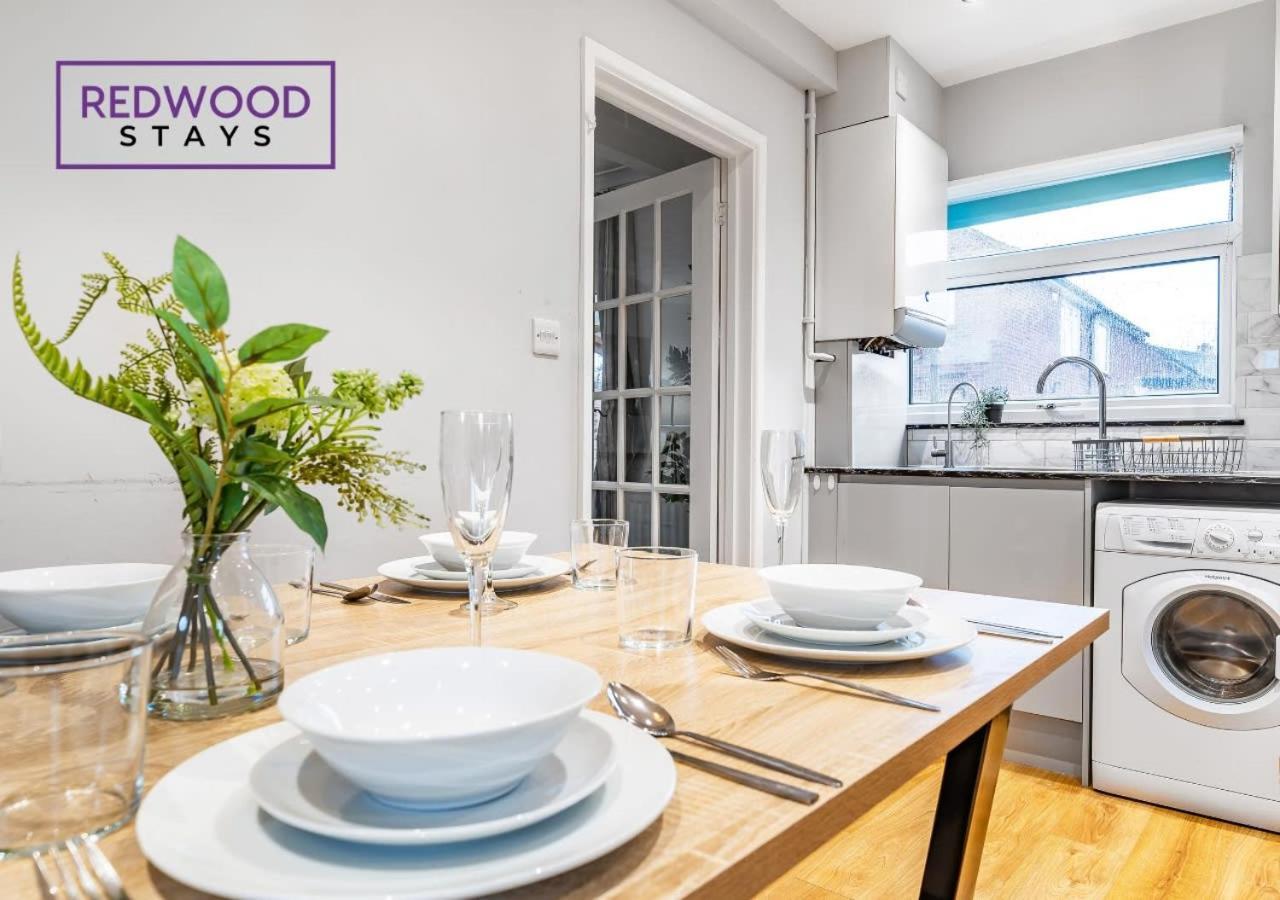 3 Bedroom House X2 Free Parking Netflix By Redwood Camberley